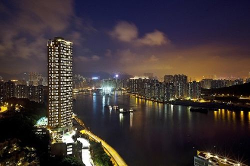 公寓标价为每平方英尺2.5万港币，总价2.086亿港币（约合人民币1.8亿元）。