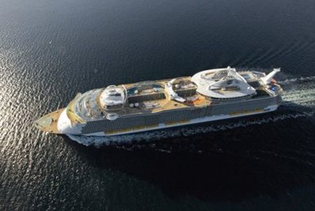 美联社:世界最大邮轮的姐妹船将首航(多图)