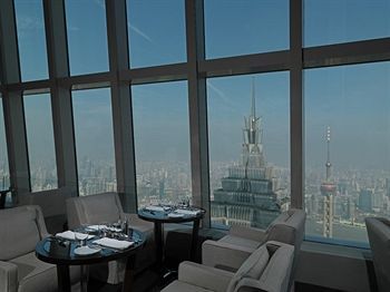 楼高492米(101层),可看到金茂大厦和东方明珠塔    上海柏悦酒店