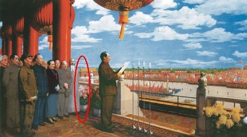 油画《开国大典》:高岗刘少奇先后被抹除