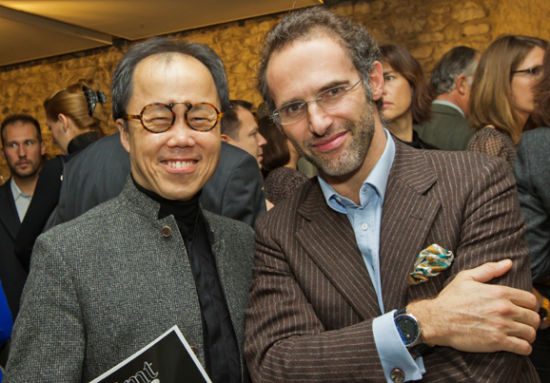 评审团成员中的亚洲代表钟伟国(Bernard-Cheong,左)与-Denis-Asch 评审团成员中的亚洲代表钟伟国(Bernard-Cheong,左)与-Denis-Asch