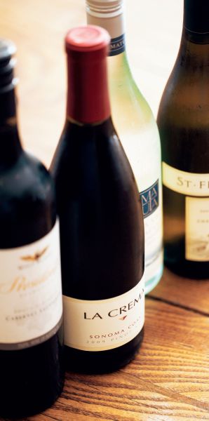四款葡萄酒Muta Valley Sauvignon Blanc 2010；St. Francis Chardonnay 2006；La Crema Pinot Noir 2009；Wolf Blass Cabernet Sauvignon 2008