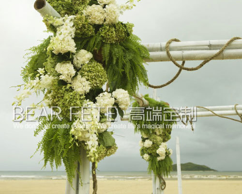 高贵雅致的白绿色花艺