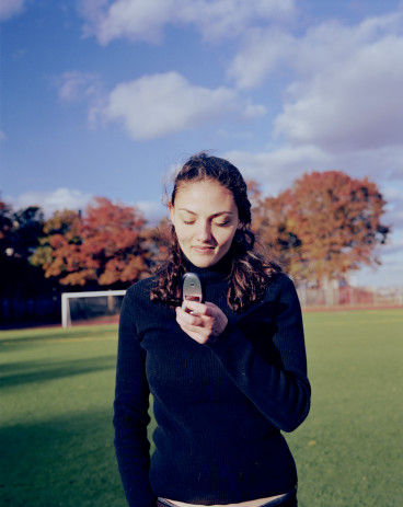 她不主动发信息或打电话给你，不代表她不在乎你