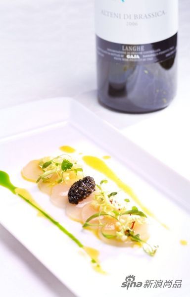  Hokkaido scallop slices served with seasonal vegetable salad, black pearl caviar served with Gaja "Alteni di Brazil" Sauvignon Blanc 2006