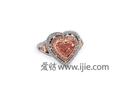 个性十足的订婚钻石戒指