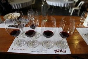 协会准备的品酒表上写着“Barossa:Shiraz ,As Our Hero 巴罗萨：西拉是我们的英雄”