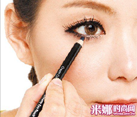 瞬间制造无辜猫咪感