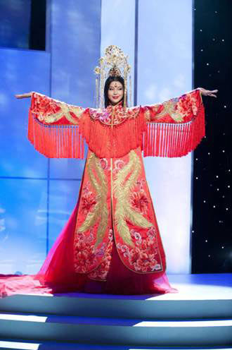 罗紫琳演绎中国传统服装