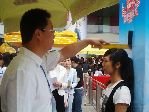 南航<em>空姐</em>选拔为何<em>身高要求</em>165公分以上(图)_新