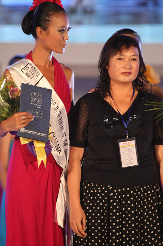 25号选手屈彤获2009新丝路世界比基尼小姐大赛最佳上镜奖