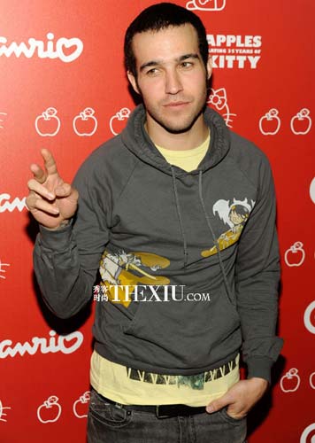 Pete Wentz ϯHELLO KITTY35