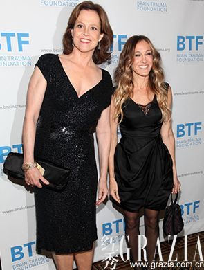 ɯ--(Sarah Jessica Parker) &-Τ(Sigourney Weaver)