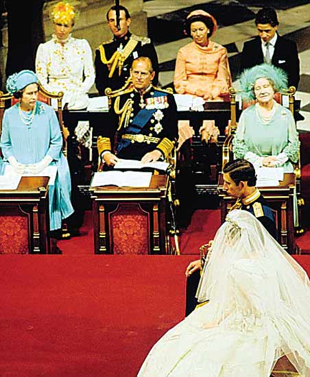 英国安妮公主一件礼服穿27年(组图)