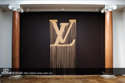 奢侈品牌Logo被艺术家液化展览(组图)