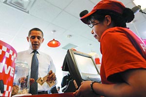 奥巴马突访汉堡店 打包外卖回白宫给下属(图)