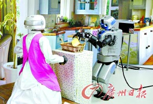 韩国研发家务机器人 可两腿行走做家务(图)