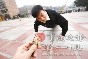 【热点人物】继网络流行语打酱油后,做俯卧