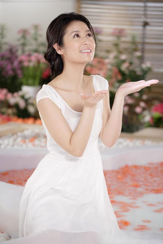 林心如代言沐浴露 半裸广告照曝光(组图)(6)