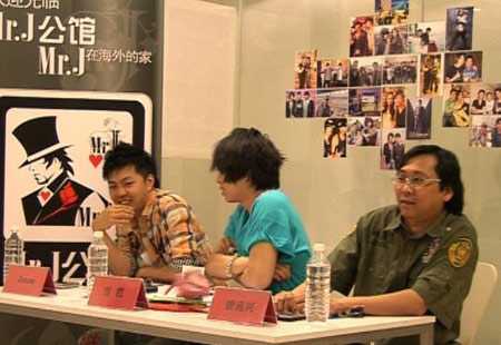 彪悍女对评委的点评极端不爽，声称：“你长没长耳朵，谁说我唱的不好听？”