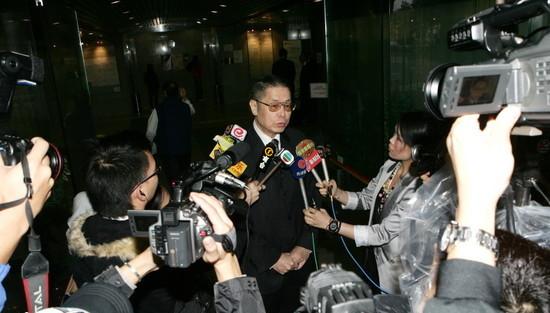 大批媒体记者追访刘诗昆