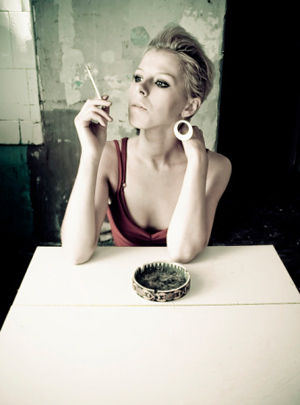 吸烟嗜酒的女性更易宫外孕