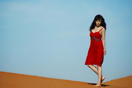 “巩俐替身”周显欣玉女风情