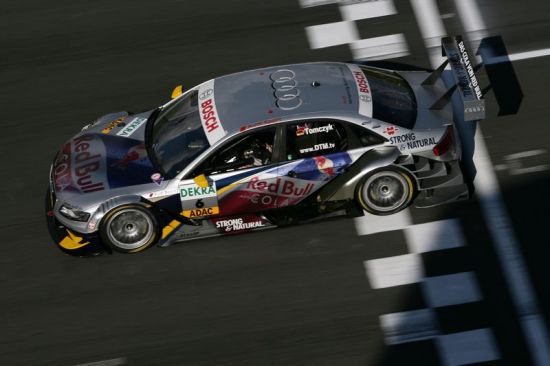 2010 dtm第八站奥舍斯莱本马丁·汤姆齐克 驾驶6号奥迪a4 dtm赛车冲过