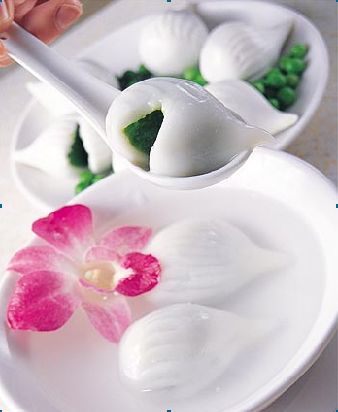 经营各种上海风味小吃:绿波廊的特色点心