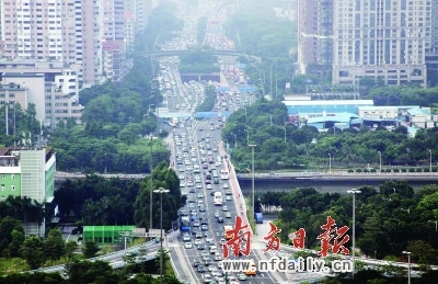 晚高峰,广州大道五羊新城路段上车辆拥挤 晚高峰,广州大道五羊新城路段上车辆拥挤
