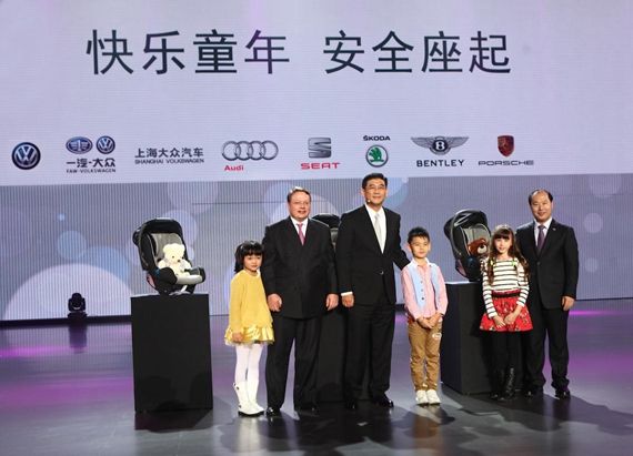 大众汽车集团执行副总裁、大众汽车集团（中国）董事会成员兼执行副总裁苏伟铭先生，与来自上海大众和一汽-大众的Alexander Seitz先生和胡咏先生，共同启动了“儿童安全项目”