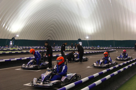 新浪汽车体验青泉赢睿国际卡丁车馆