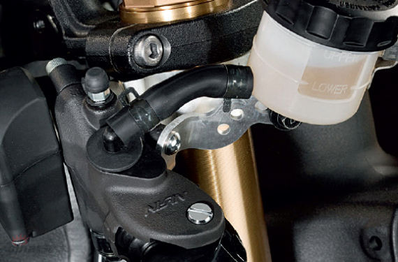 摩托车问答:液压制动系统的注油和排气