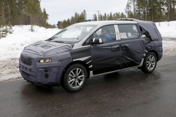 2015 Kia Sedona spy photo _01