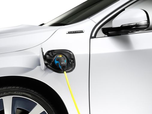 Volvo S60L Petrol Plug-in Hybrid Concept 03