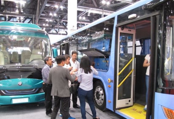 陆地方舟携12米纯电大巴亮相道路运输展