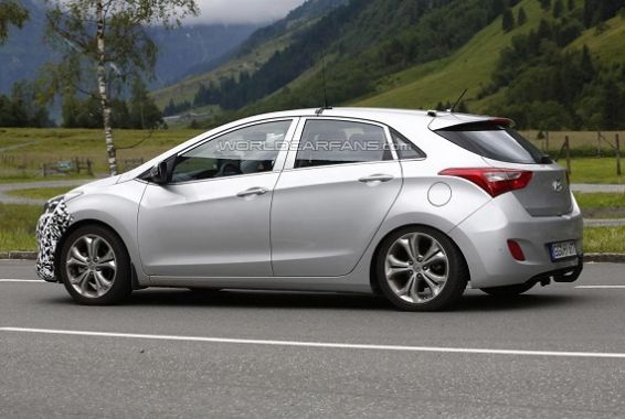 2015 Hyundai i30 facelift spied-2