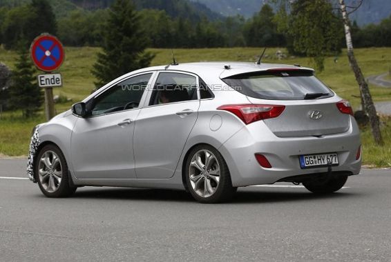 2015 Hyundai i30 facelift spied-3