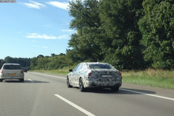 2015-BMW-7er-G12-Limousine-spied-3