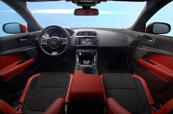 Jaguar XE 13