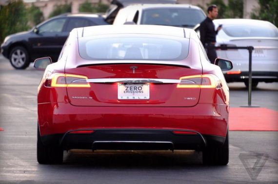 Tesla Model S P85D 02