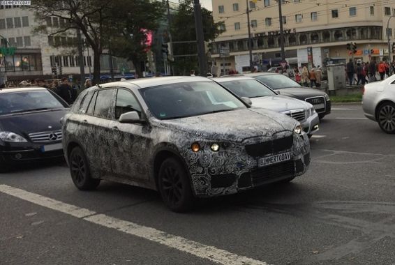 2015-BMW-X1-F48-interior-spied-1