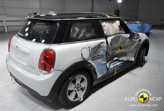 MINI Hatch EuroNCAP 06