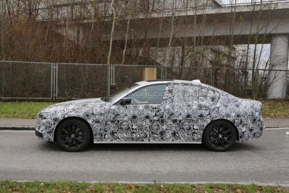 BMW 5-Series sedan plug-in hybrid spy 03