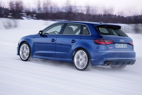 Audi RS3 Sportback in Sepang Blue _03