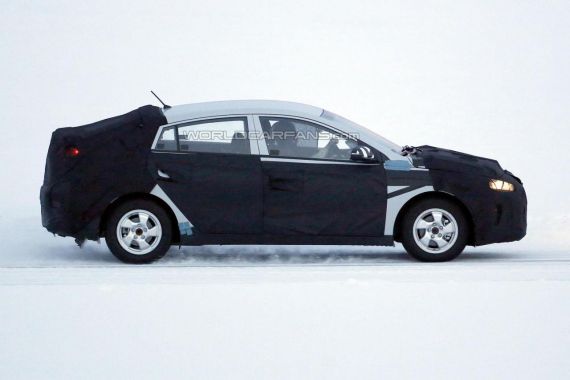 Hyundai Prius competitor spy 03