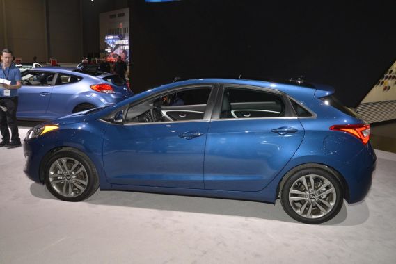 Hyundai Elantra GT 02