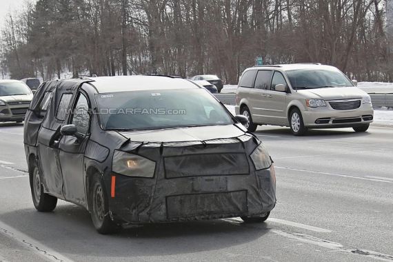 Chrysler Town & Country spy 02