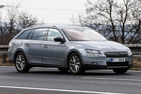 Skoda Superb Combi spy 02