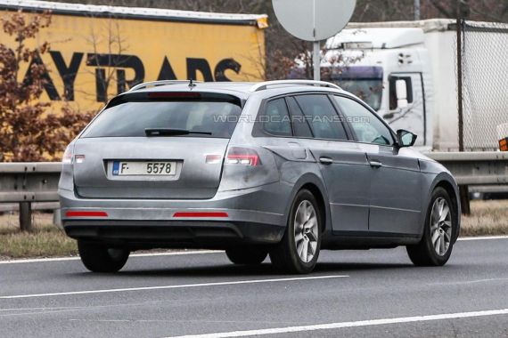 Skoda Superb Combi spy 06